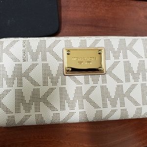 Micheal Kors wallet